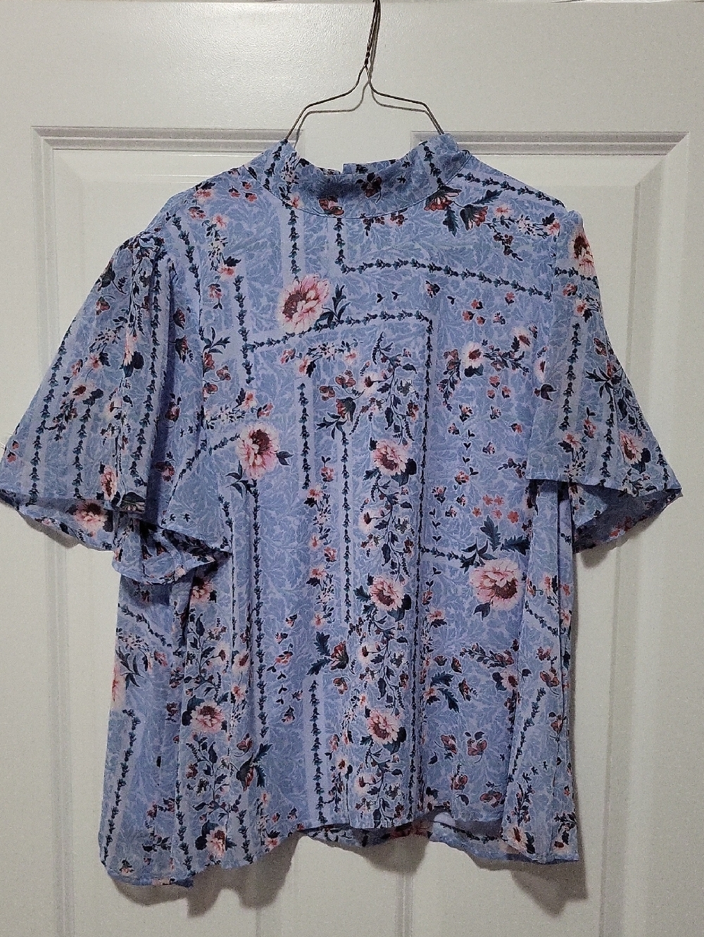 Lauren Conrad Blue Floral Print Short Sleeve Blouse